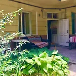 Vintage Studio Apartment, Garden And Free Parking Apartment Budapest