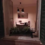 Vintage Studio Apartment, Garden And Free Parking