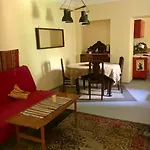 Vintage Studio Apartment, Garden And Free Parking * Budapest