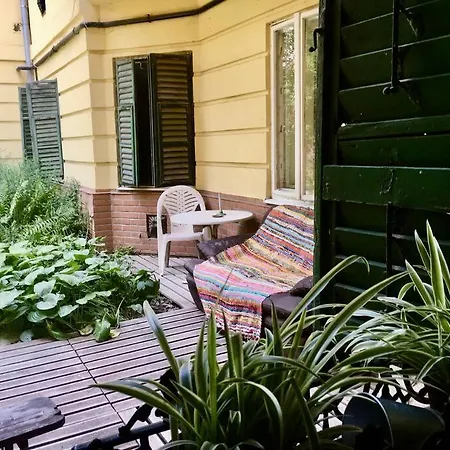 Vintage Studio Apartment, Garden And Free Parking Budapest
