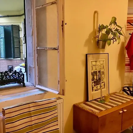 Vintage Studio Apartment, Garden And Free Parking *