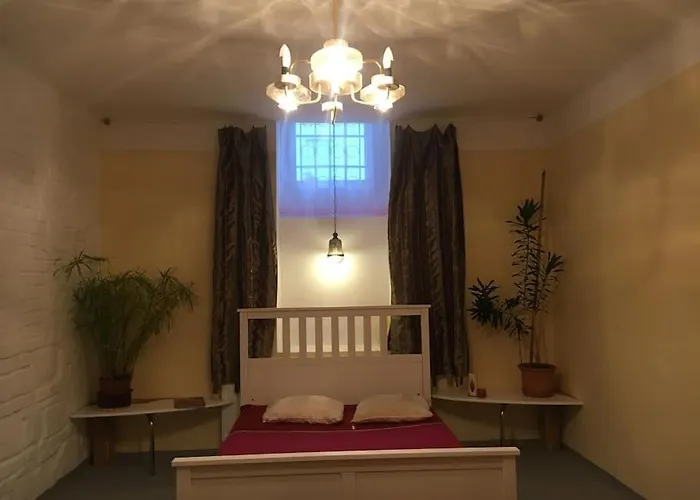 Vintage Studio Apartment, Garden And Free Parking