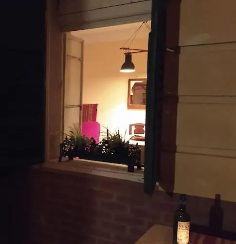 Vintage Studio Apartment, Garden And Free Parking Apartament