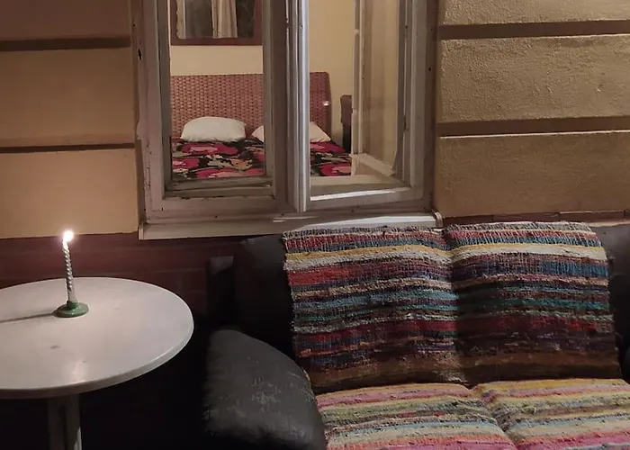 Vintage Studio Apartment, Garden And Free Parking Apartament *