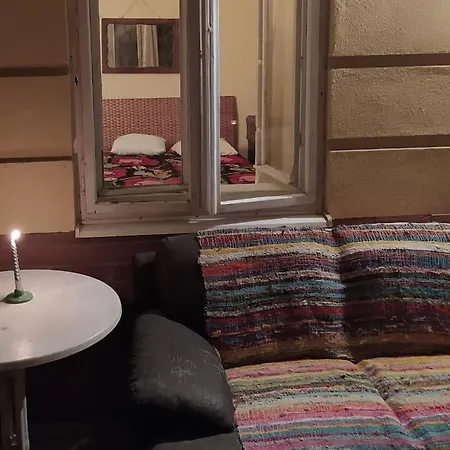 Vintage Studio Apartment, Garden And Free Parking Appartamento *