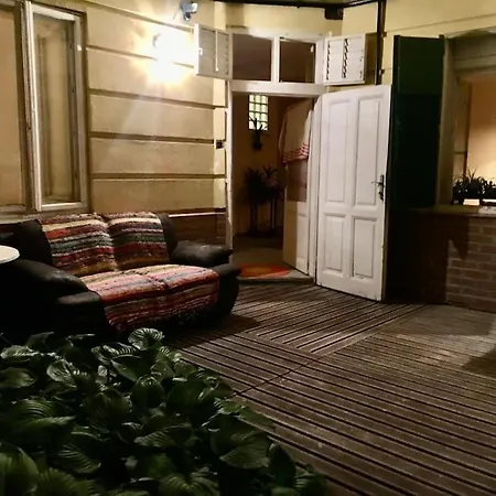 Vintage Studio Apartment, Garden And Free Parking Apartmán Budapešť