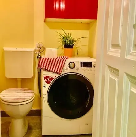 Vintage Studio Apartment, Garden And Free Parking