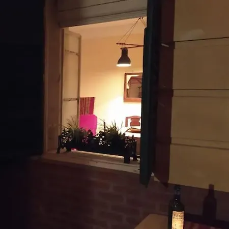 Vintage Studio Apartment, Garden And Free Parking Apartment